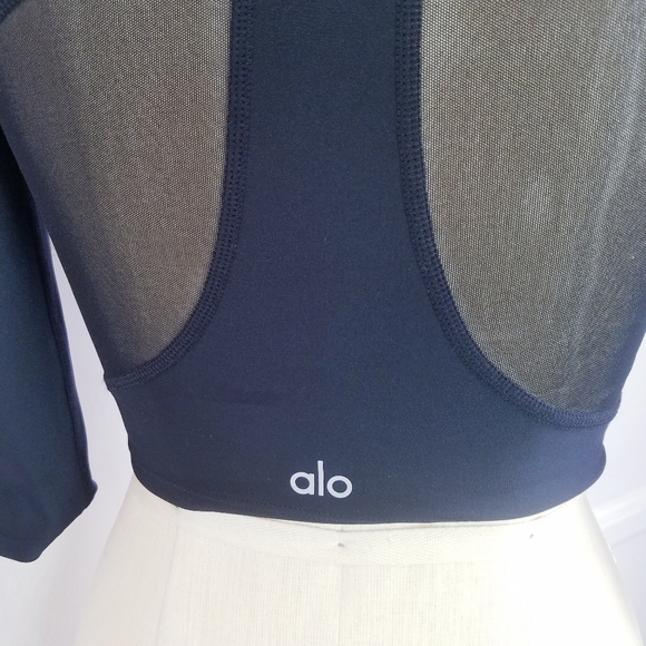 Alo Yoga | Black Crop Performance wears XS - Picture 10 of 13